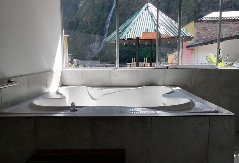 Bed and Breakfast Hostal & Spa Casa Real