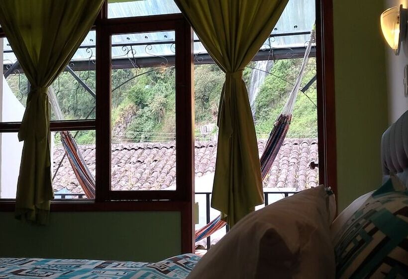 Bed and Breakfast Hostal & Spa Casa Real