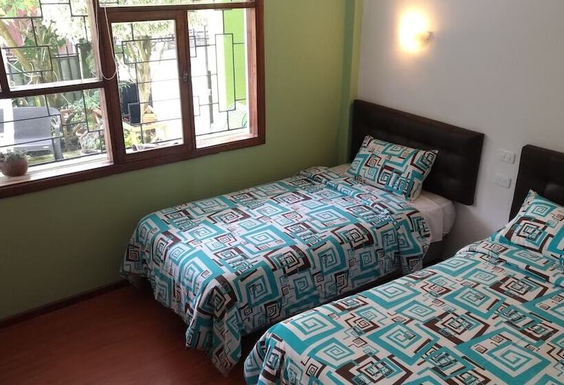 Bed and Breakfast Hostal & Spa Casa Real