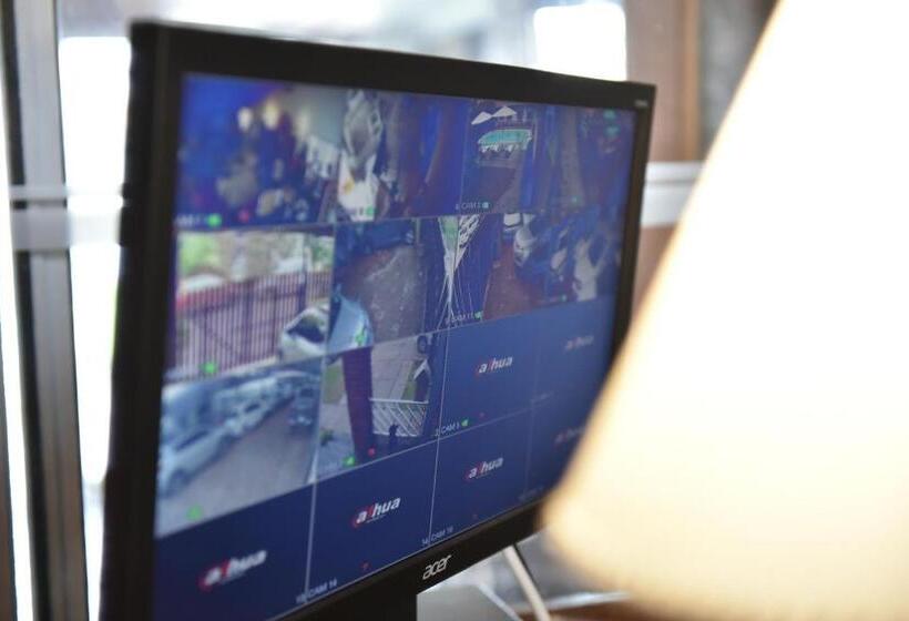 Bernie S Bed & Breakfast , A 3 Kilometros Del Aerop Ezeiza, Van ,in Out, Free Ezeiza Airport