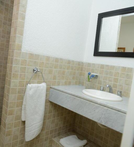 Bernie S Bed & Breakfast , A 3 Kilometros Del Aerop Ezeiza, Van ,in Out, Free Ezeiza Airport