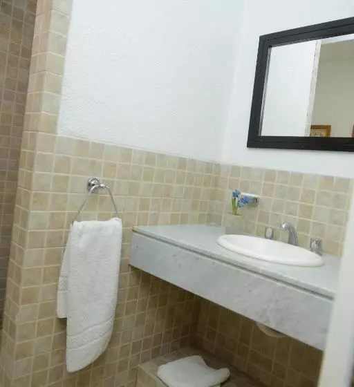 Bernie S Bed & Breakfast , A 3 Kilometros Del Aerop Ezeiza, Van ,in Out, Free Ezeiza Airport