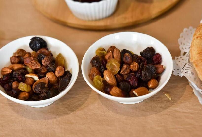 Bernie S Bed & Breakfast , A 3 Kilometros Del Aerop Ezeiza, Van ,in Out, Free Ezeiza Airport