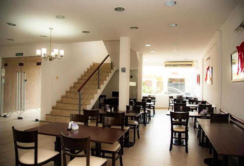 Отель Morada Suites