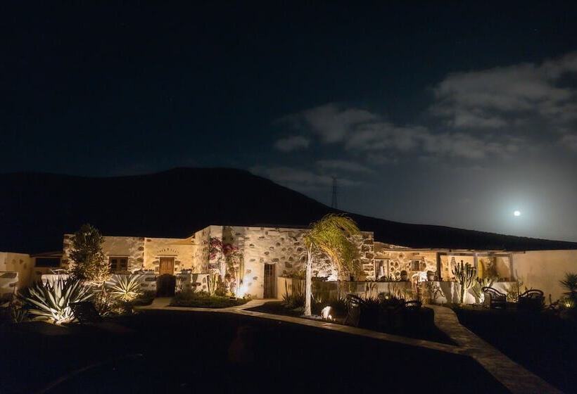 تختخواب و صبحانه Finca Luz