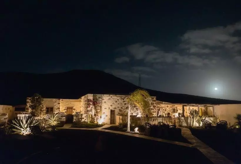 تختخواب و صبحانه Finca Luz