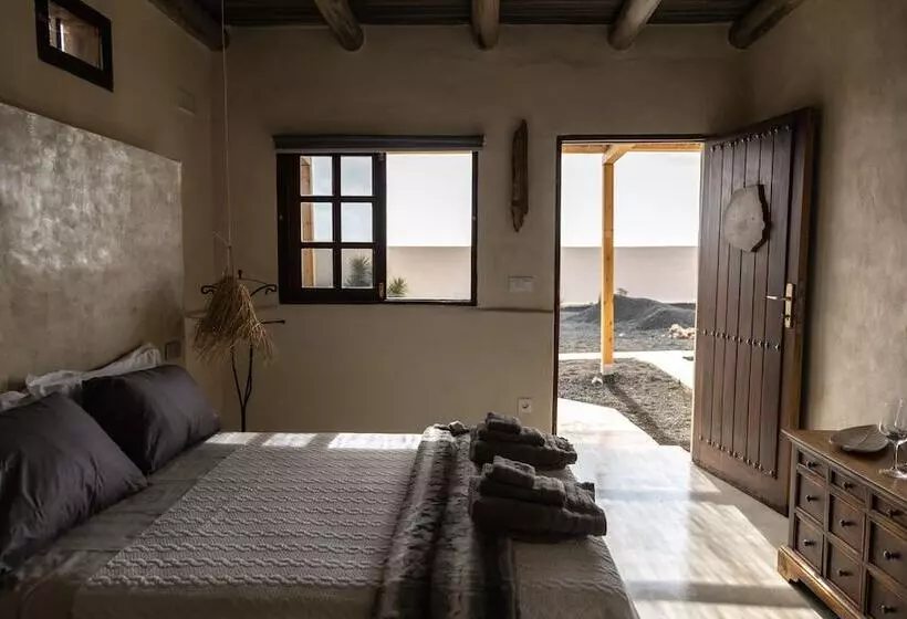 تختخواب و صبحانه Finca Luz