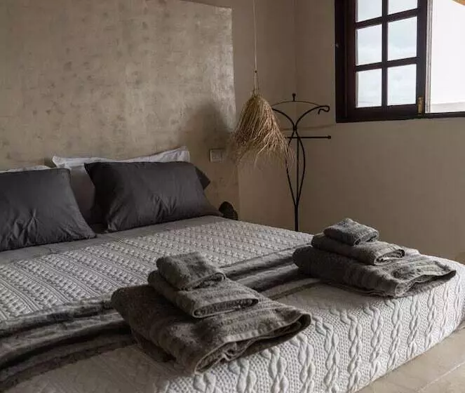 تختخواب و صبحانه Finca Luz