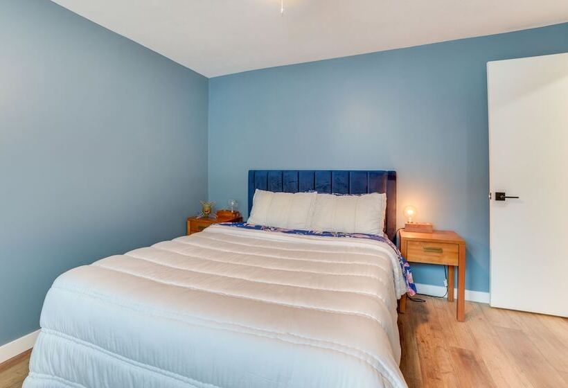 Bright Houghton Lake Home W/ Boat Dock + Fire Pit