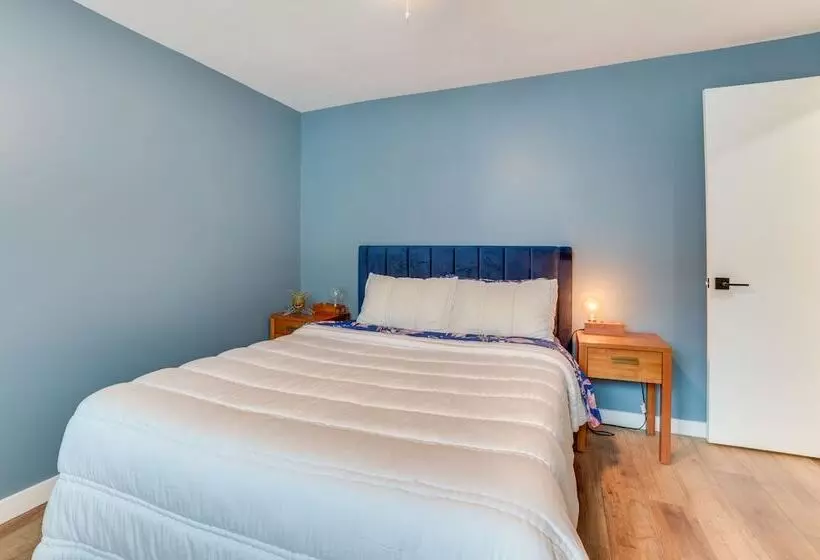 Bright Houghton Lake Home W/ Boat Dock + Fire Pit