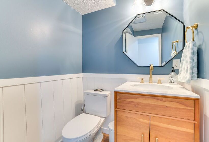 Bright Houghton Lake Home W/ Boat Dock + Fire Pit