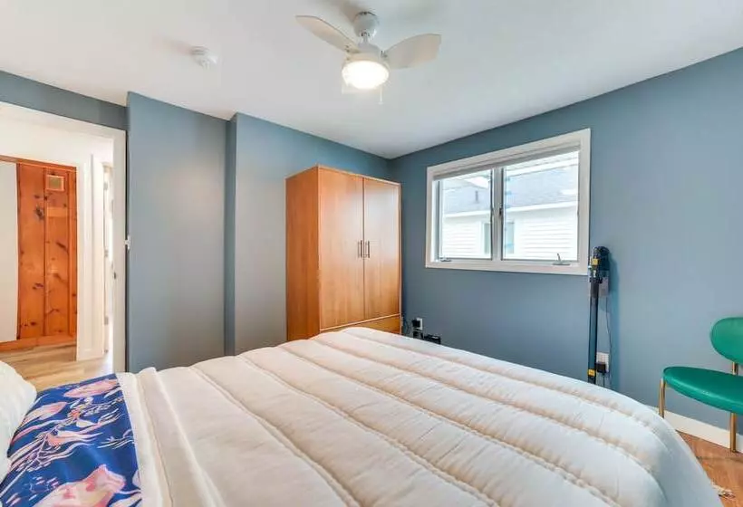 Bright Houghton Lake Home W/ Boat Dock + Fire Pit