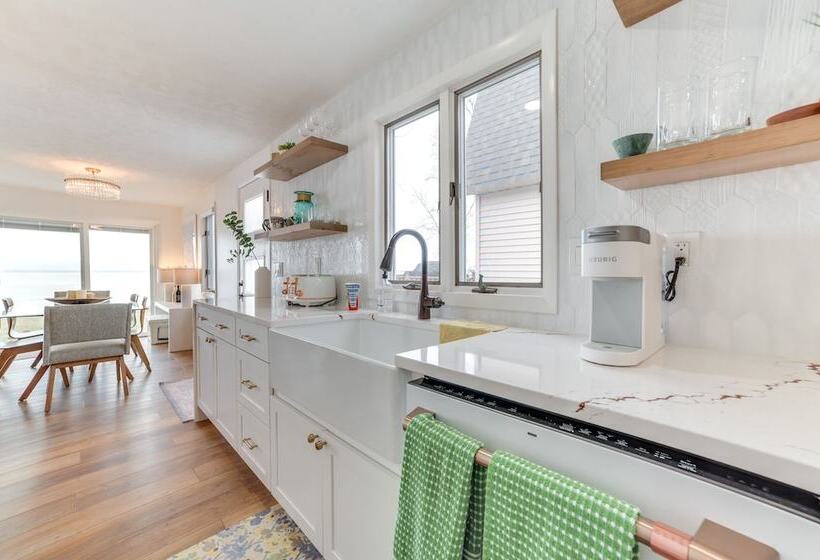 Bright Houghton Lake Home W/ Boat Dock + Fire Pit