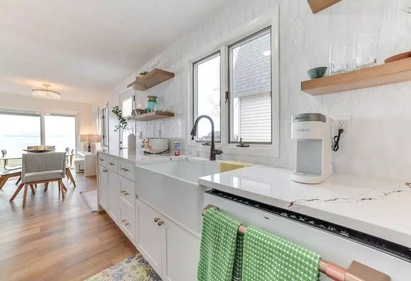 Bright Houghton Lake Home W/ Boat Dock + Fire Pit