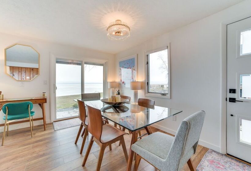 Bright Houghton Lake Home W/ Boat Dock + Fire Pit