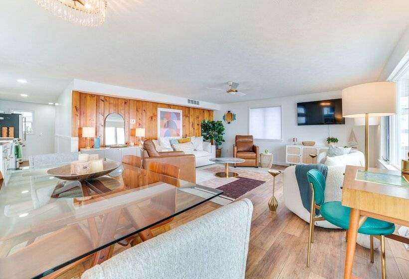 Bright Houghton Lake Home W/ Boat Dock + Fire Pit