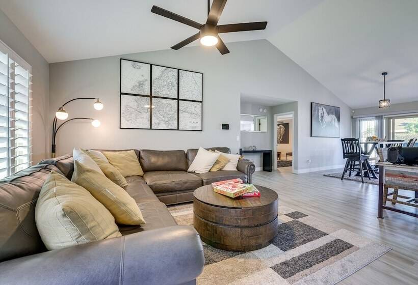 Bright Tempe Home W/ Fenced Backyard!