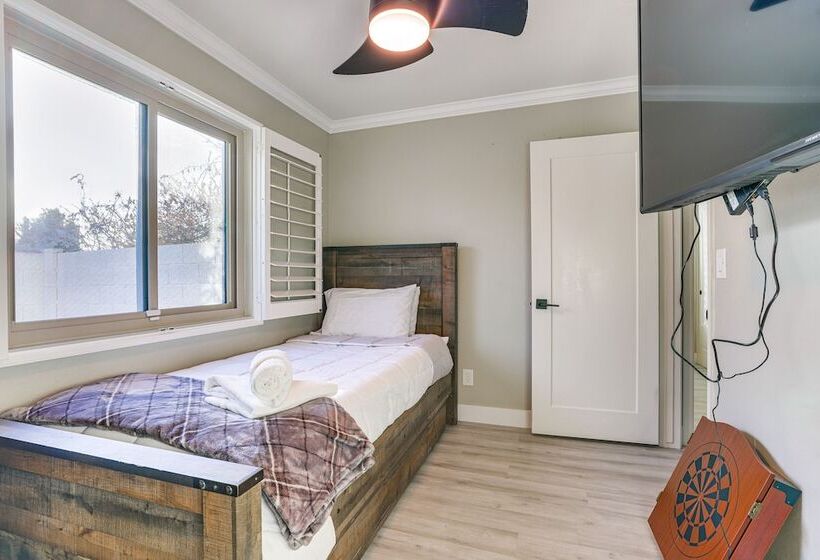 Bright Tempe Home W/ Fenced Backyard!