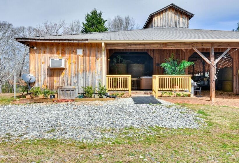 Clarkesville  Rustic Hideaway  On 38 Acre Farm!