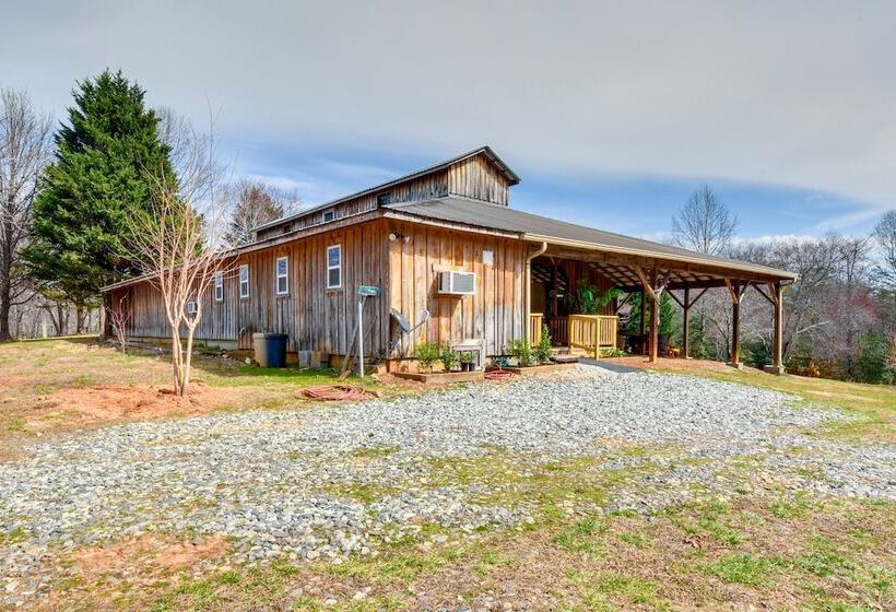 Clarkesville  Rustic Hideaway  On 38 Acre Farm!