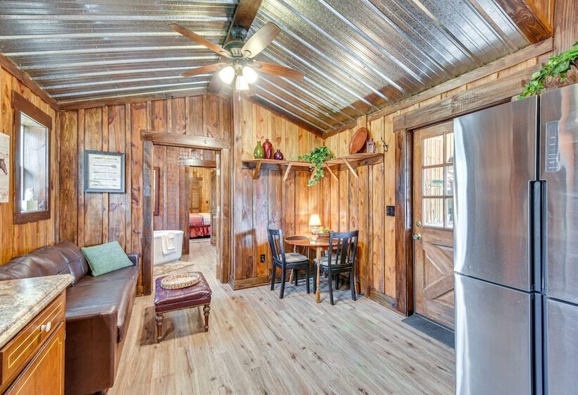 Clarkesville  Rustic Hideaway  On 38 Acre Farm!