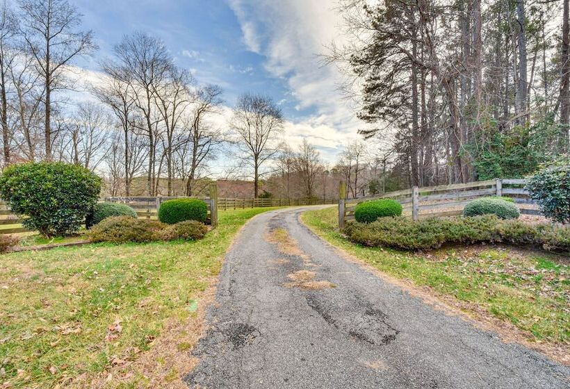 Clarkesville  Rustic Hideaway  On 38 Acre Farm!