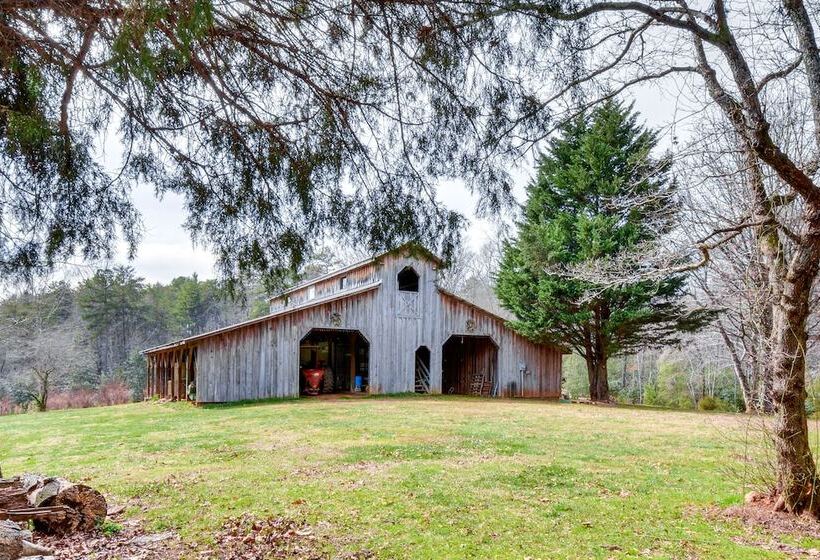 Clarkesville  Rustic Hideaway  On 38 Acre Farm!
