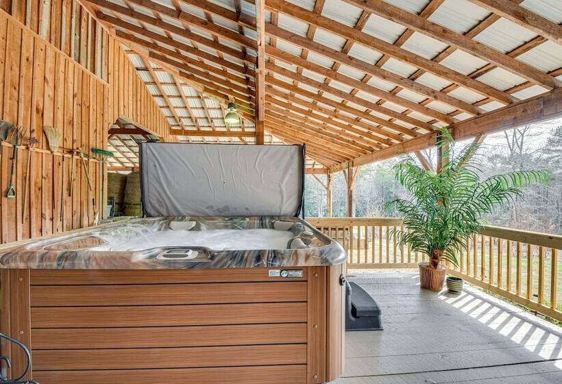 Clarkesville  Rustic Hideaway  On 38 Acre Farm!