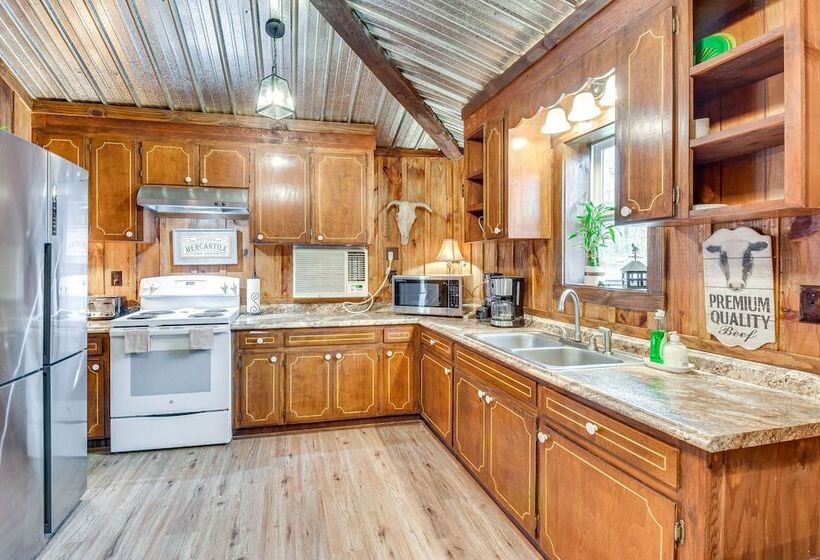 Clarkesville  Rustic Hideaway  On 38 Acre Farm!