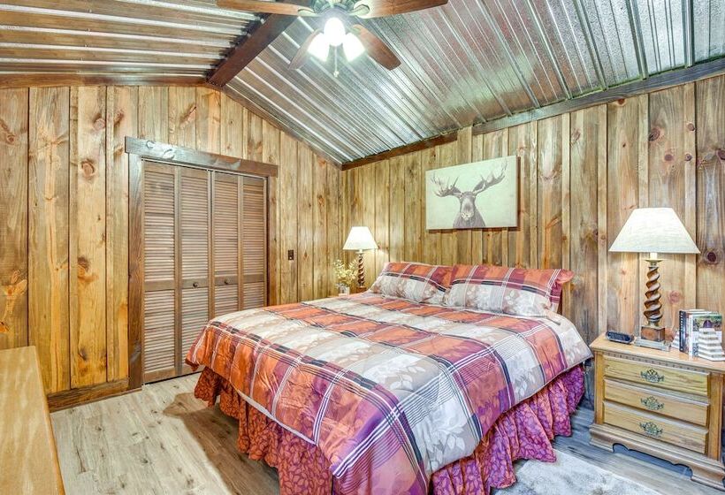 Clarkesville  Rustic Hideaway  On 38 Acre Farm!