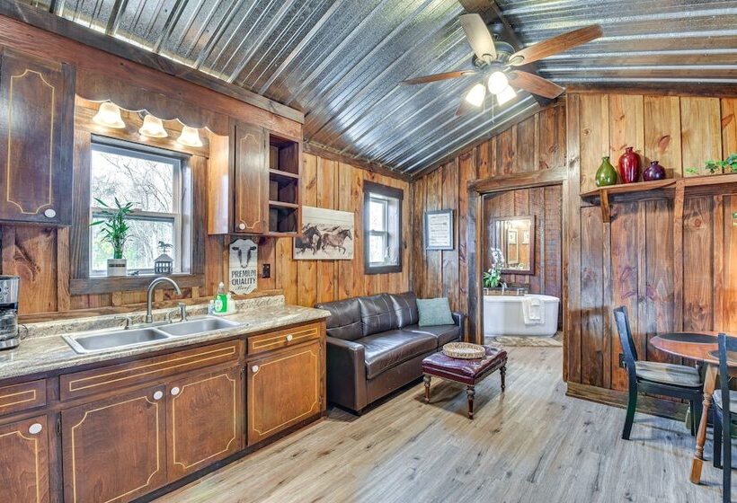 Clarkesville  Rustic Hideaway  On 38 Acre Farm!