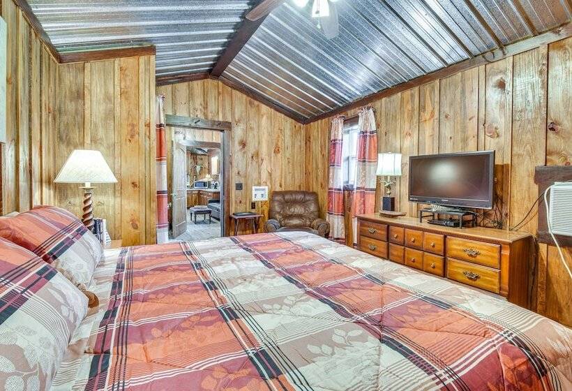 Clarkesville  Rustic Hideaway  On 38 Acre Farm!