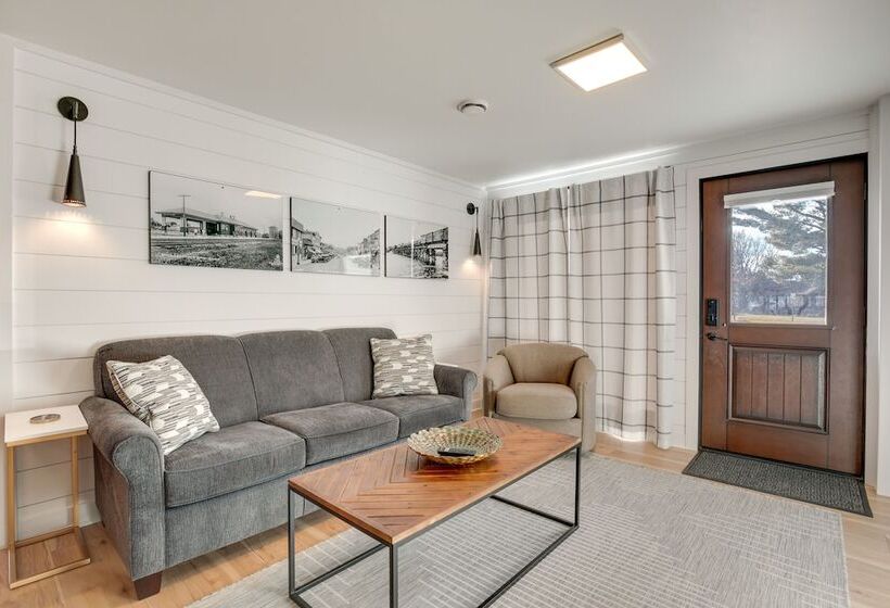 Downtown Minocqua Retreat: Walk To Minocqua Lake!