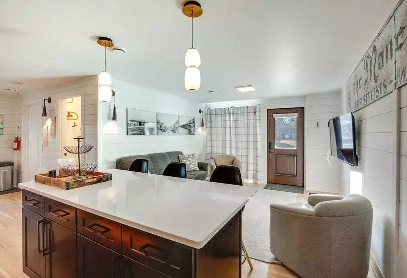 Downtown Minocqua Retreat: Walk To Minocqua Lake!