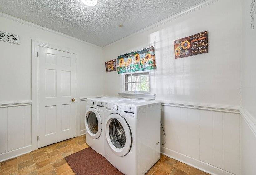 Greenville Home: 2 Mi To Downtown!