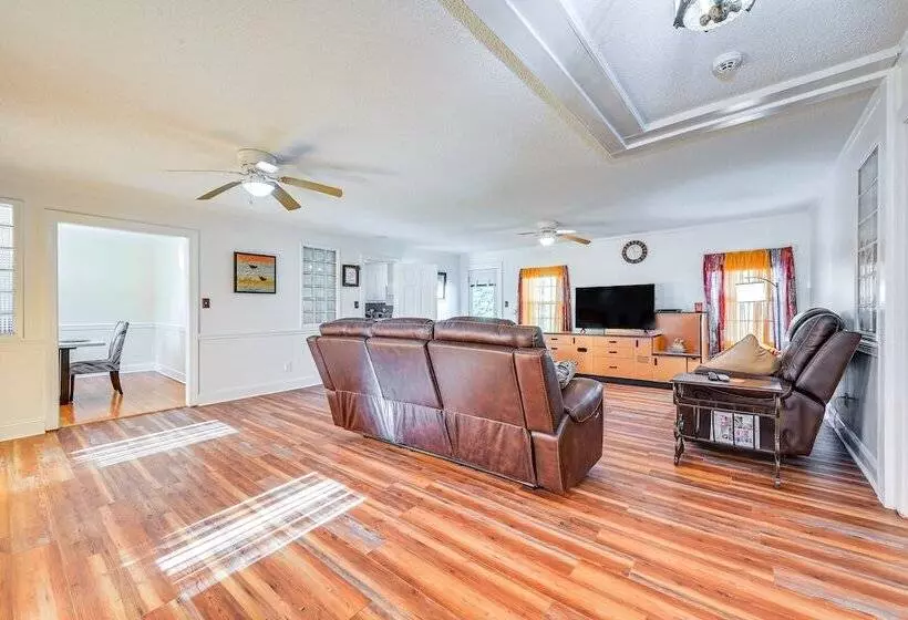 Greenville Home: 2 Mi To Downtown!