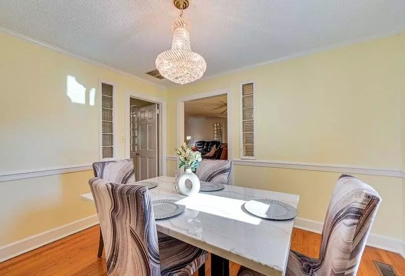 Greenville Home: 2 Mi To Downtown!