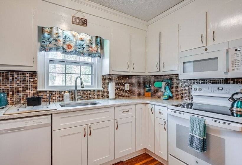 Greenville Home: 2 Mi To Downtown!