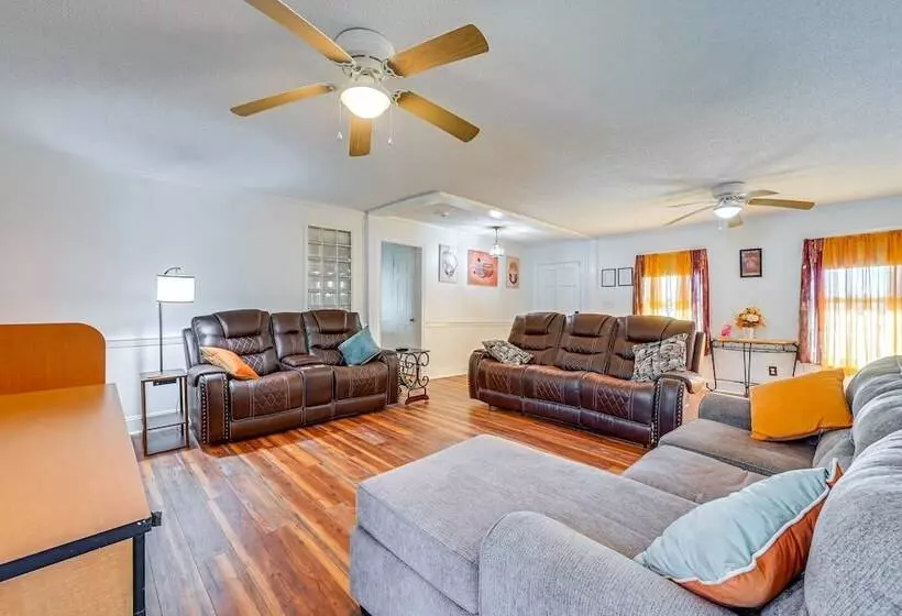 Greenville Home: 2 Mi To Downtown!