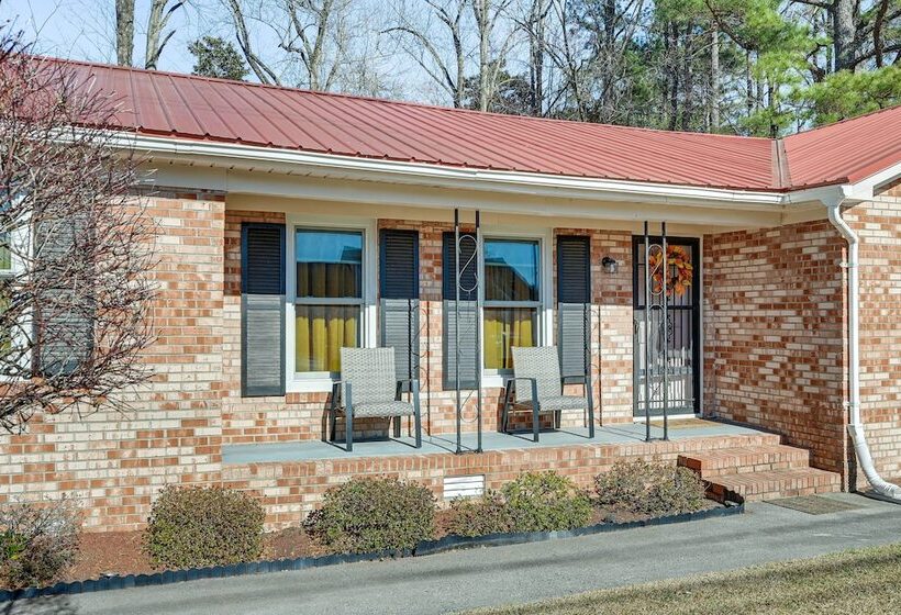 Greenville Home: 2 Mi To Downtown!