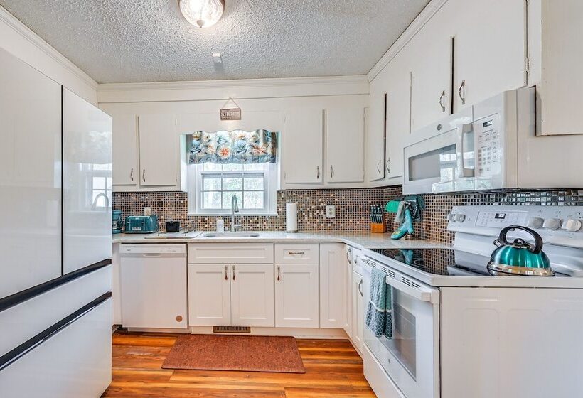 Greenville Home: 2 Mi To Downtown!