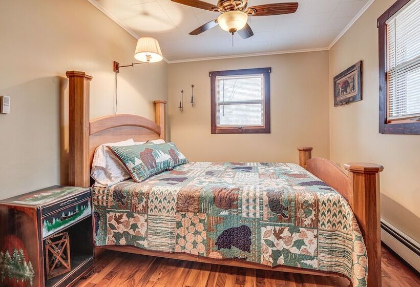 Hayward Home W/ Private Deck, Fire Pit & Kayak!