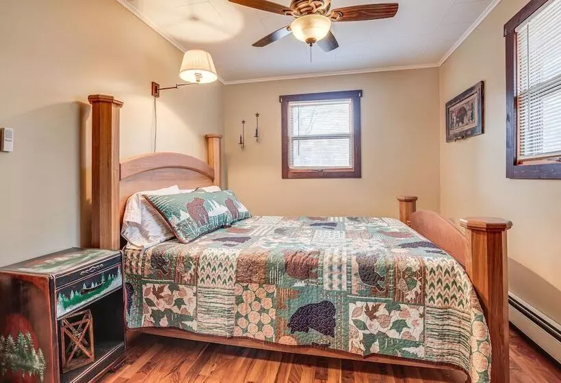 Hayward Home W/ Private Deck, Fire Pit & Kayak!