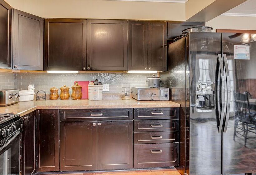 Hayward Home W/ Private Deck, Fire Pit & Kayak!