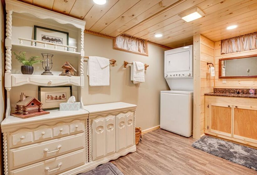 Hayward Home W/ Private Deck, Fire Pit & Kayak!