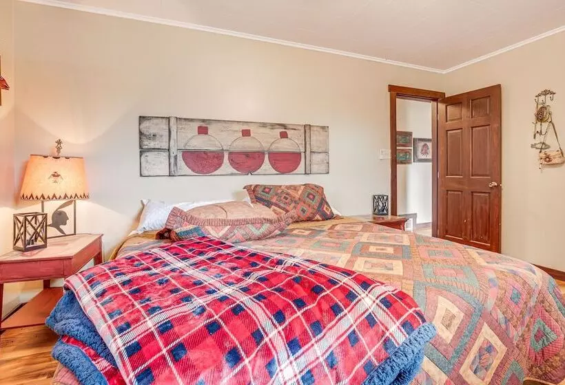 Hayward Home W/ Private Deck, Fire Pit & Kayak!