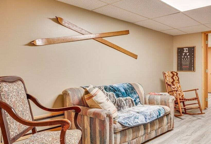 Hayward Home W/ Private Deck, Fire Pit & Kayak!