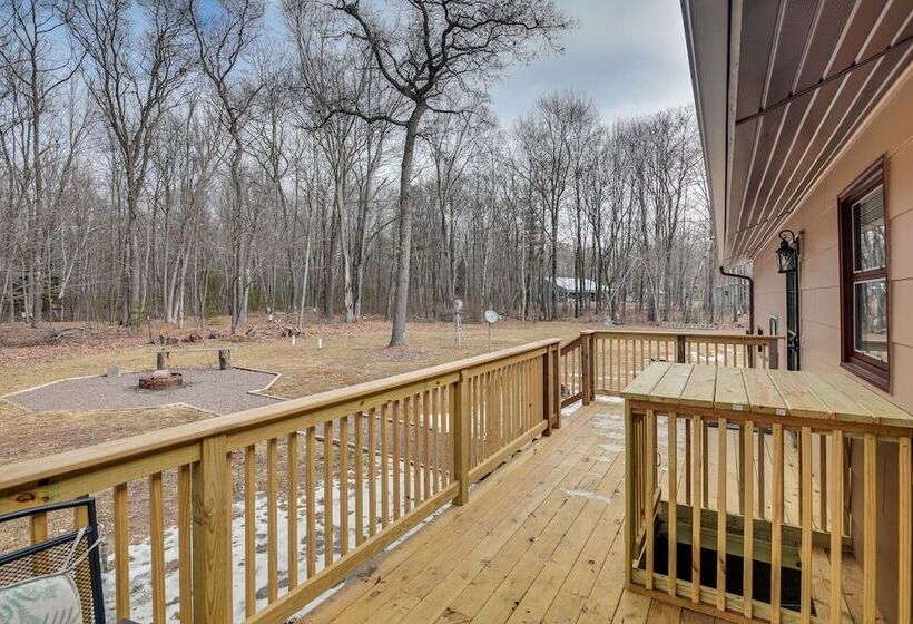 Hayward Home W/ Private Deck, Fire Pit & Kayak!