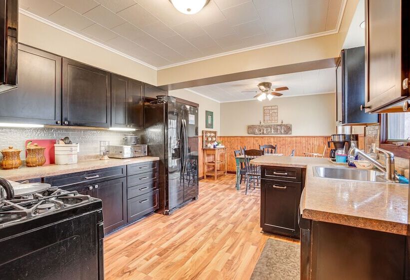 Hayward Home W/ Private Deck, Fire Pit & Kayak!