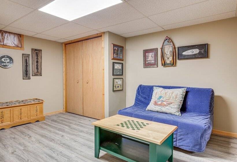 Hayward Home W/ Private Deck, Fire Pit & Kayak!